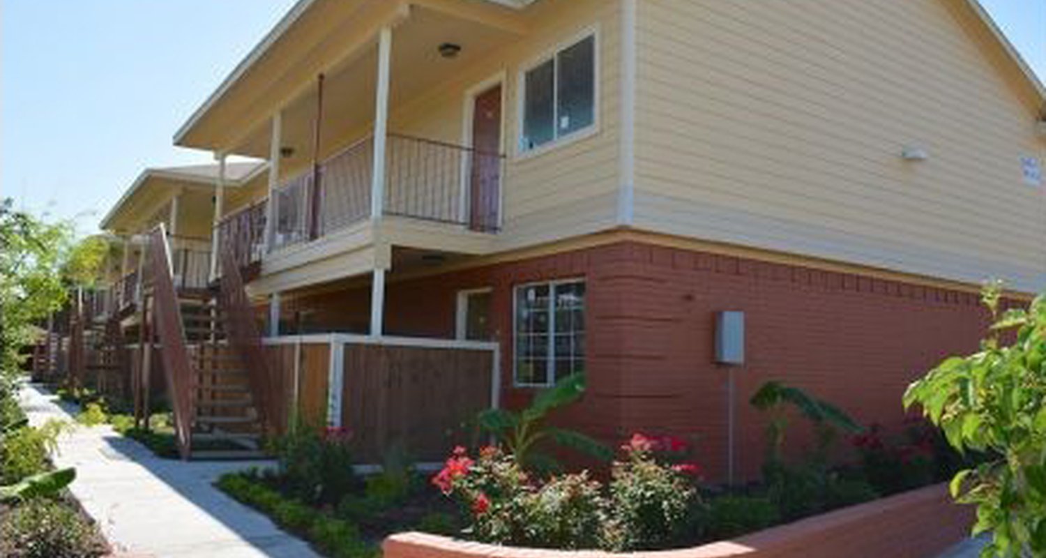 exterior view of the Forest Palm apartments
